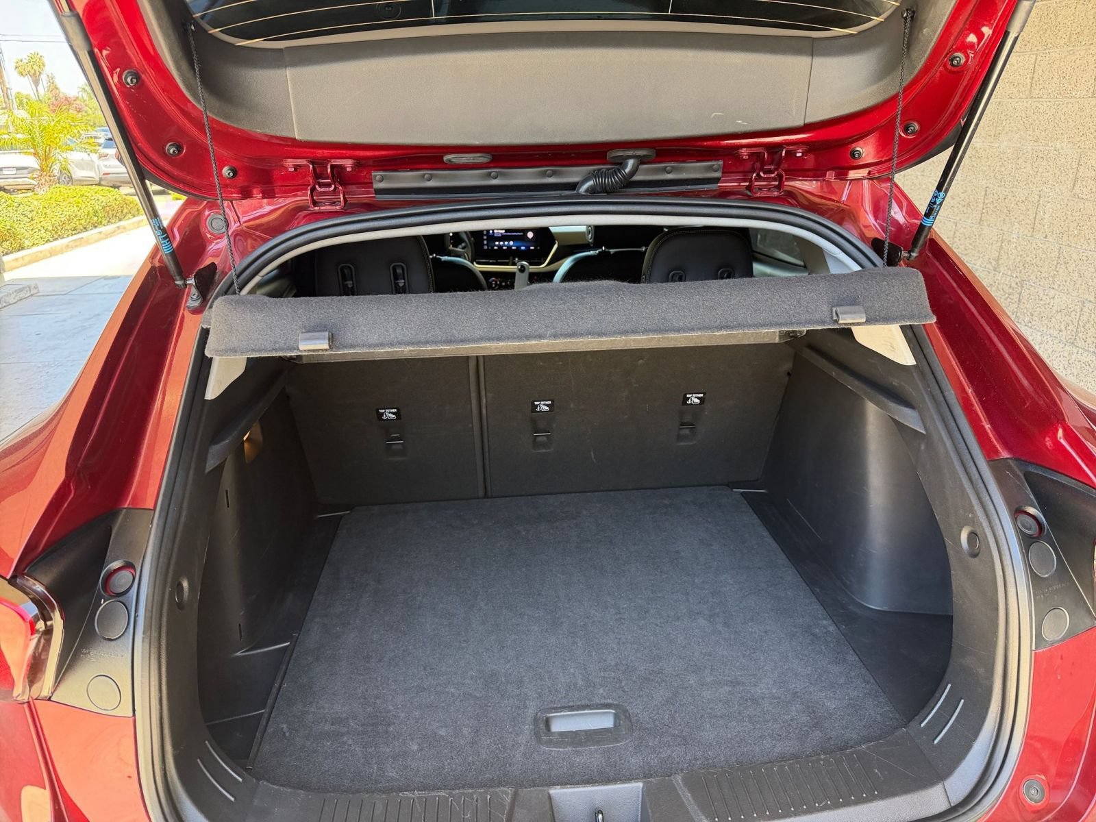 Used 2025 Chevrolet Trax LT FWD image 30