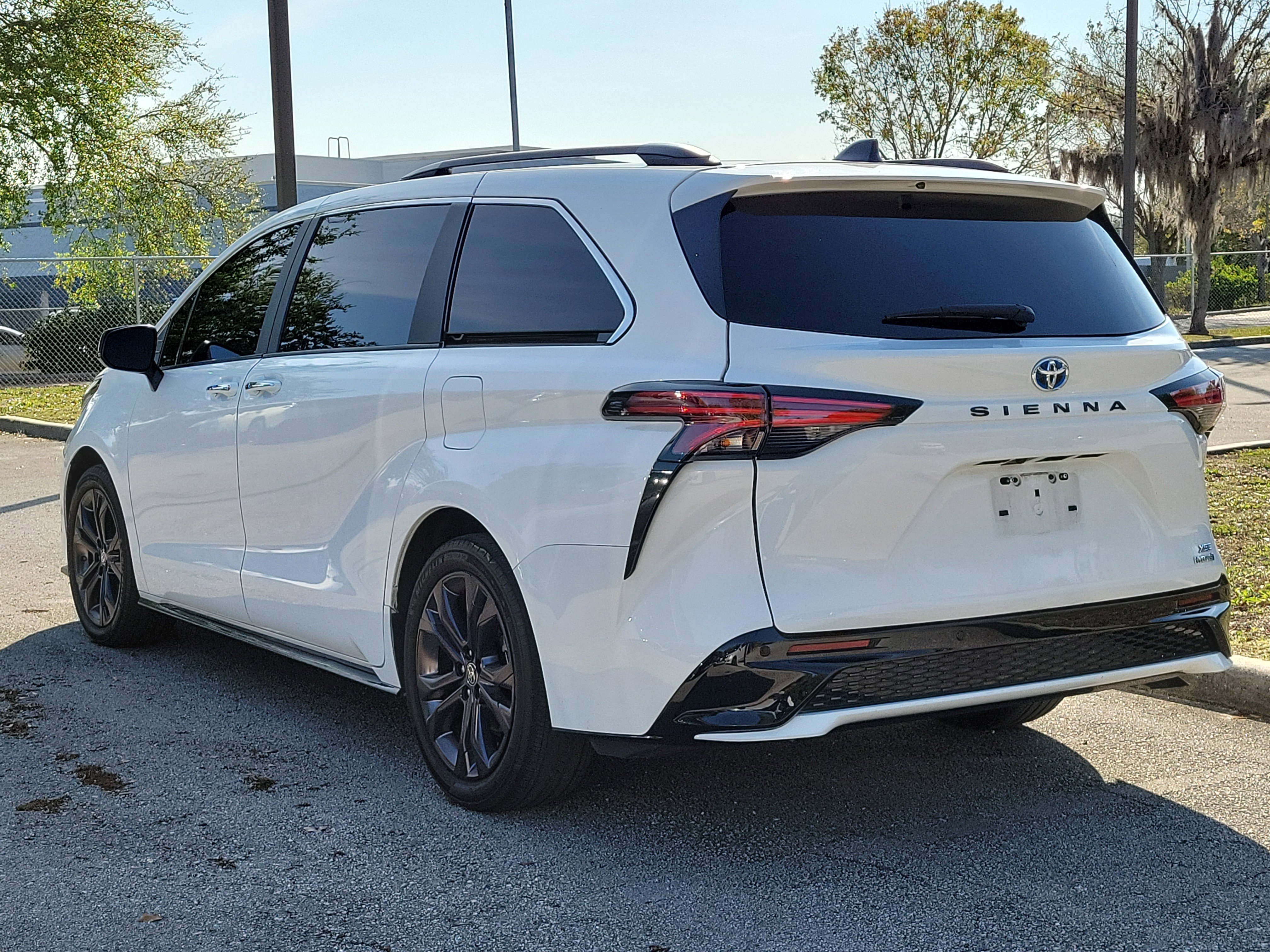 Used 2023 Toyota Sienna XSE image 5