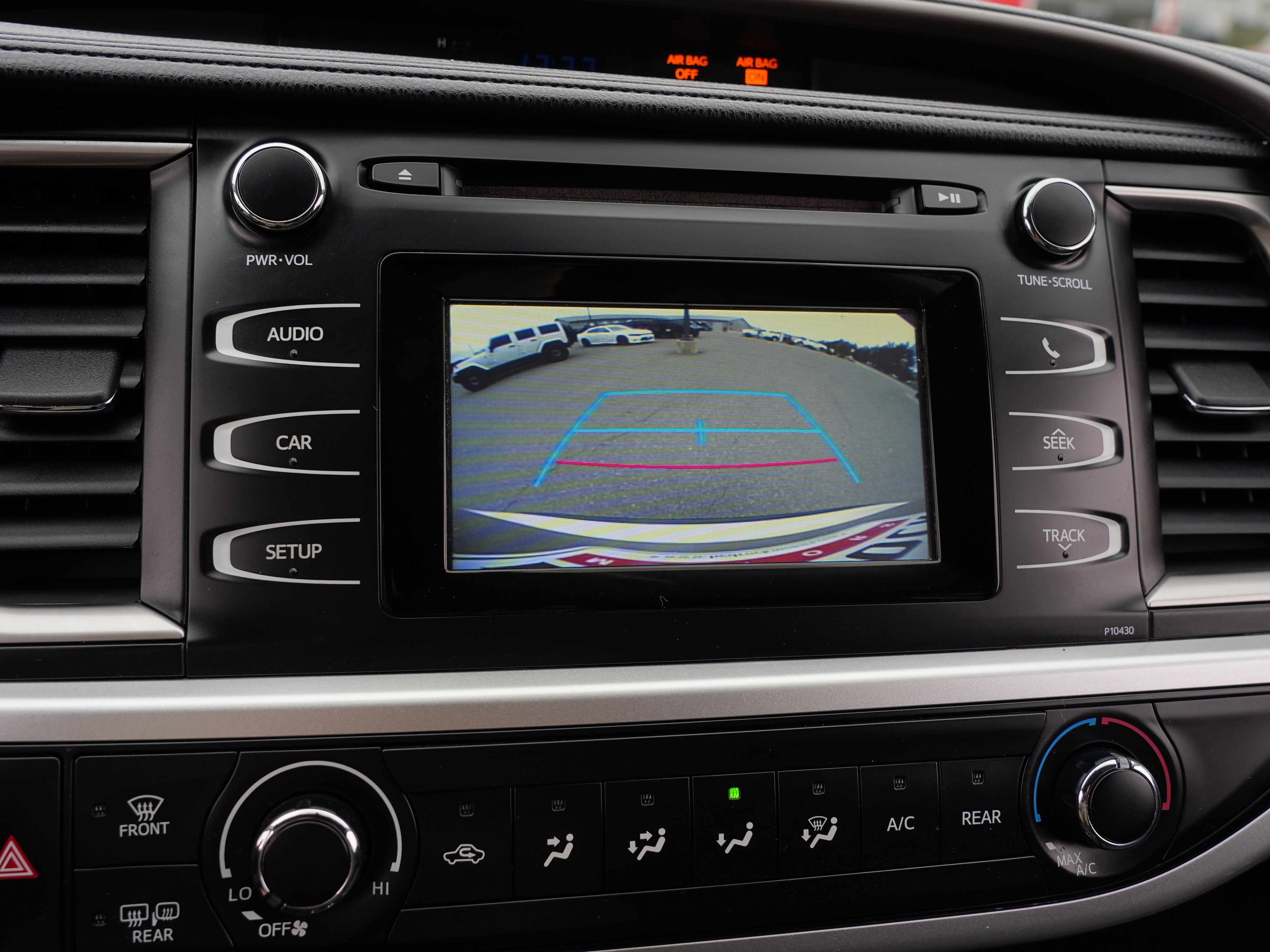 Used 2015 Toyota Highlander LE AWD/4WD image 29