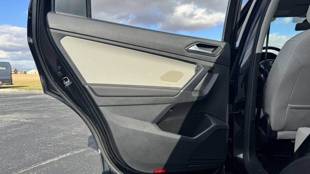 Used 2018 Volkswagen Tiguan SE image 24