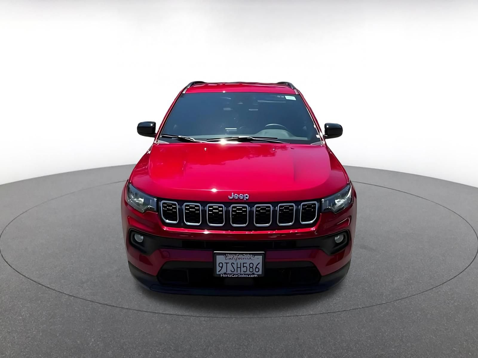 Used 2025 Jeep Compass Latitude AWD/4WD image 4