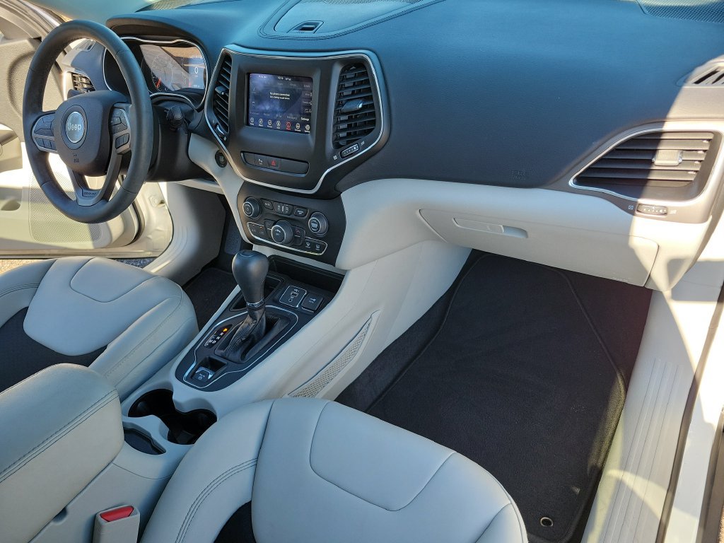 Used 2020 Jeep Cherokee Latitude Plus FWD image 16