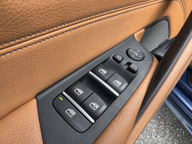 Used 2021 BMW M550i xDrive AWD/4WD image 23