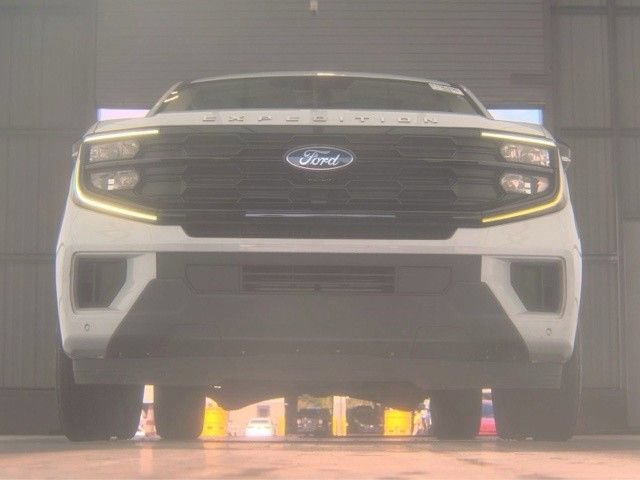 Used 2025 Ford Expedition Max Active AWD/4WD image 2
