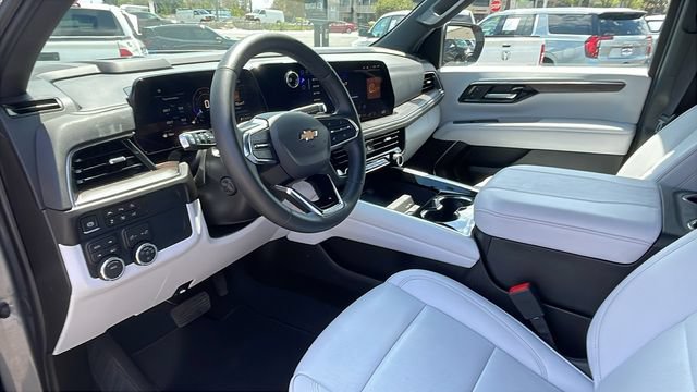 Used 2026 Chevrolet Suburban Premier AWD/4WD image 10