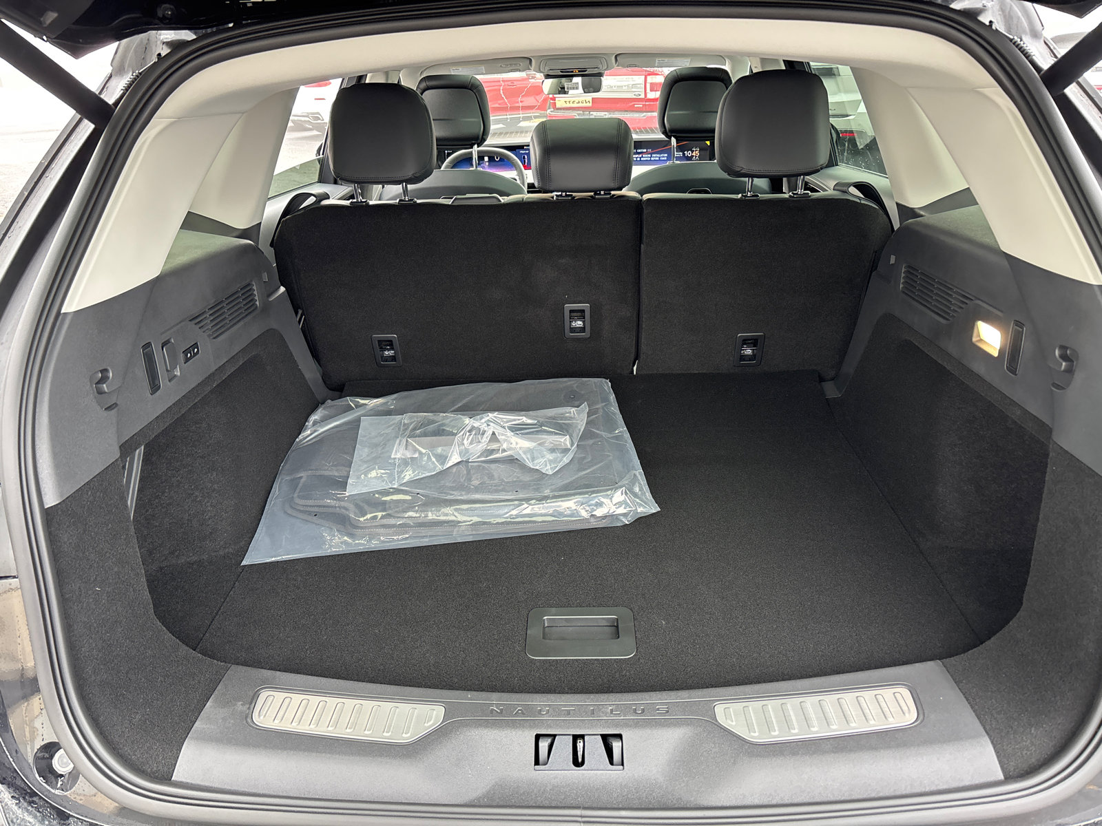 New 2026 Lincoln Nautilus Reserve w/ Jet Appearance Package AWD/4WD image 9
