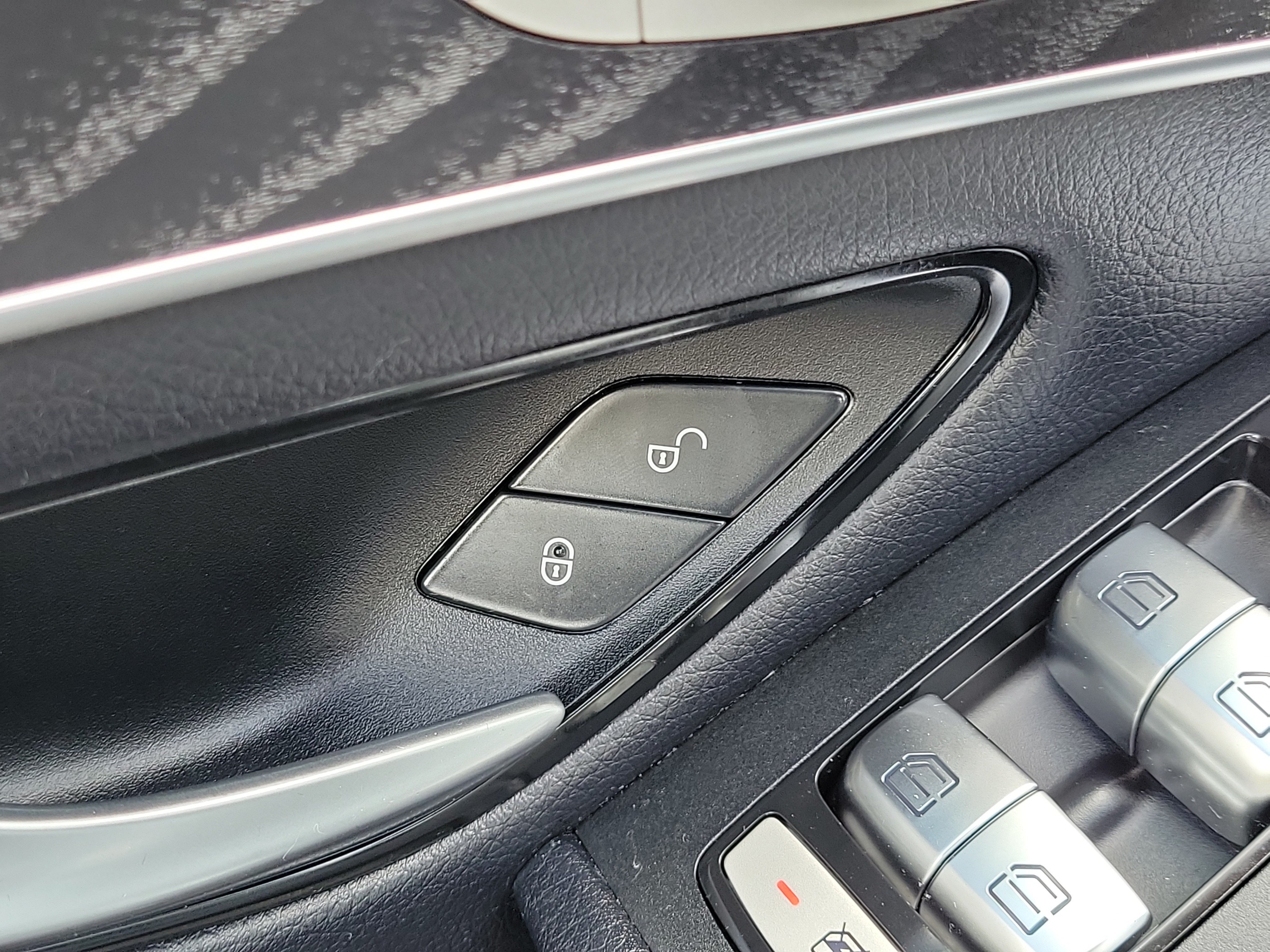 Used 2018 Mercedes-Benz GLC 300 image 19