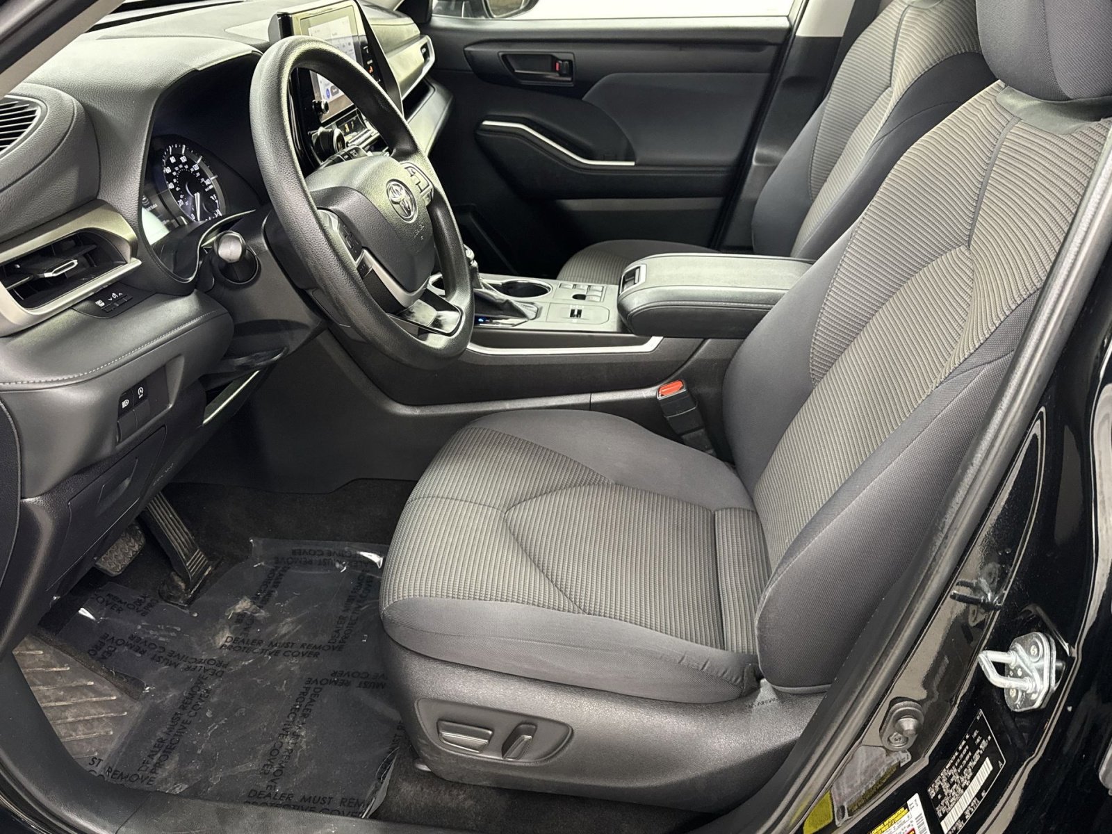 Used 2023 Toyota Highlander L image 2