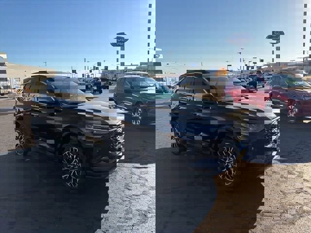 Used 2024 Ford Escape SE w/ PHEV Premium Package image 3