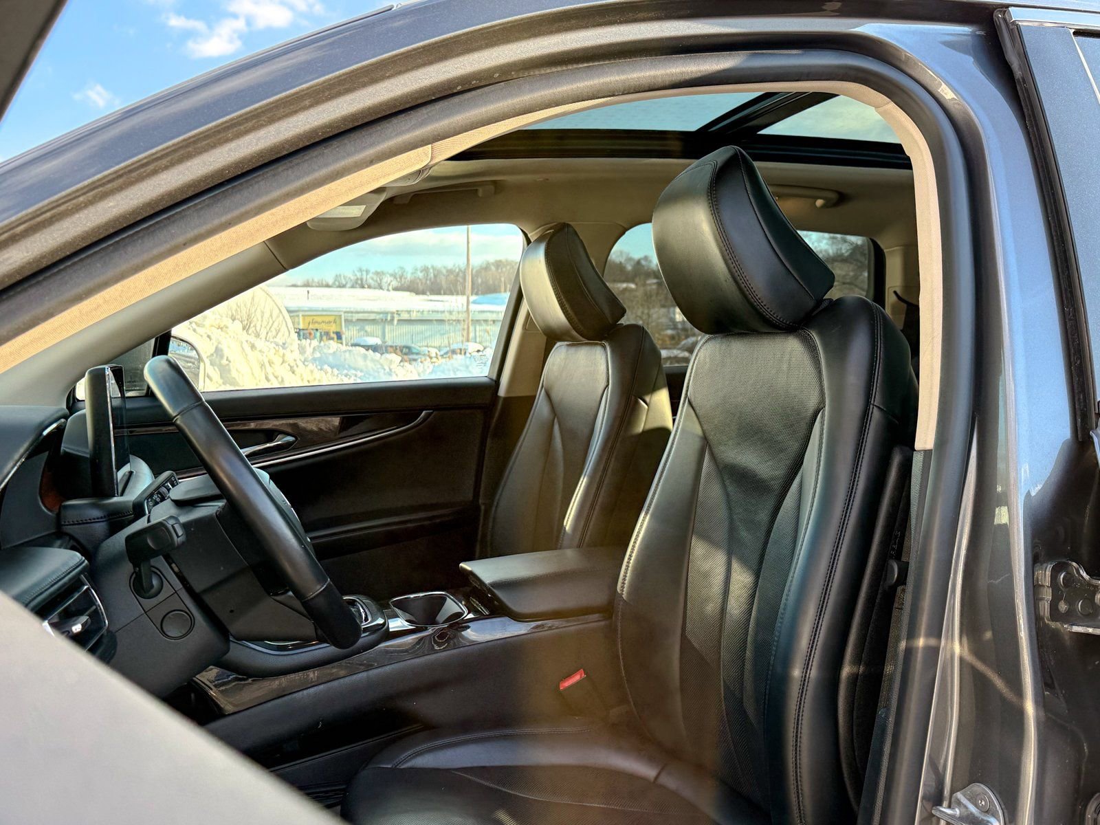 Used 2023 Lincoln Nautilus Reserve w/ Monochromatic Package image 17