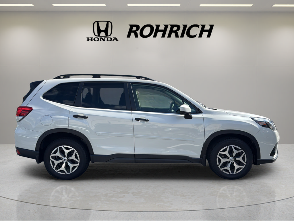 Used 2024 Subaru Forester Premium AWD/4WD image 5