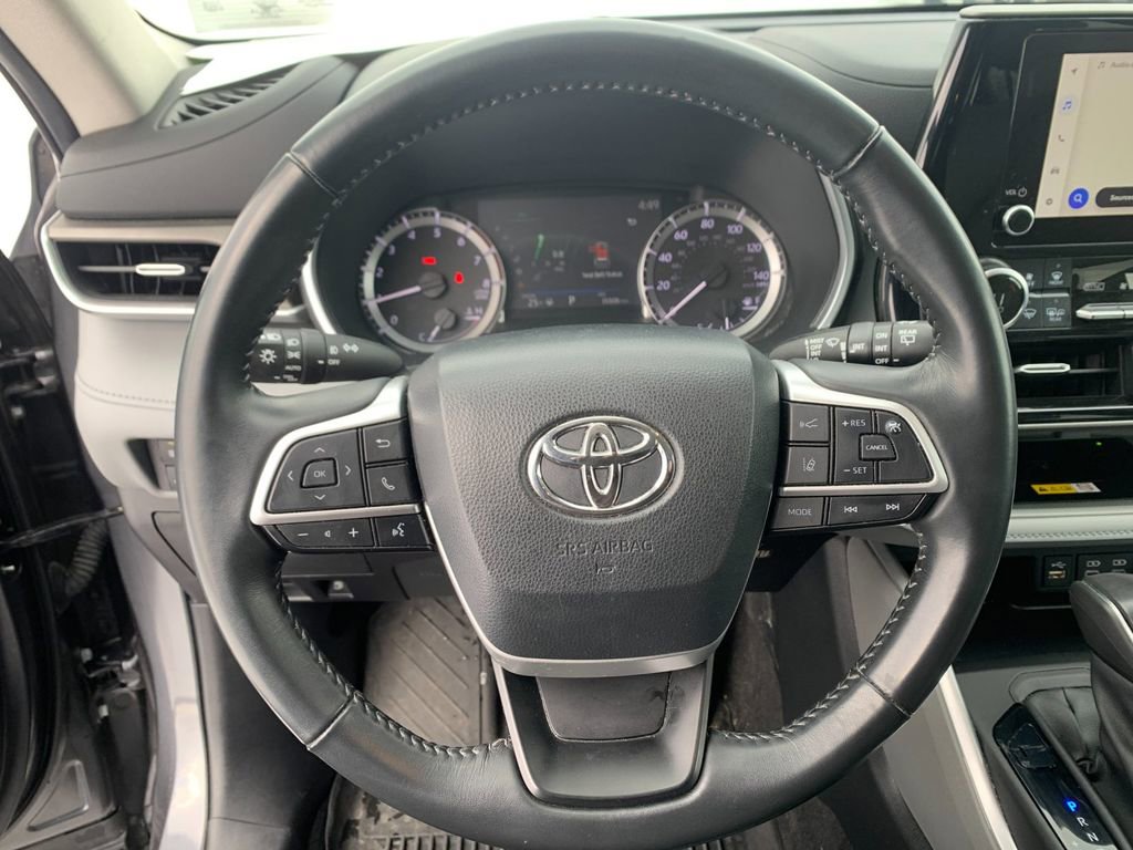 Used 2023 Toyota Highlander XLE image 27