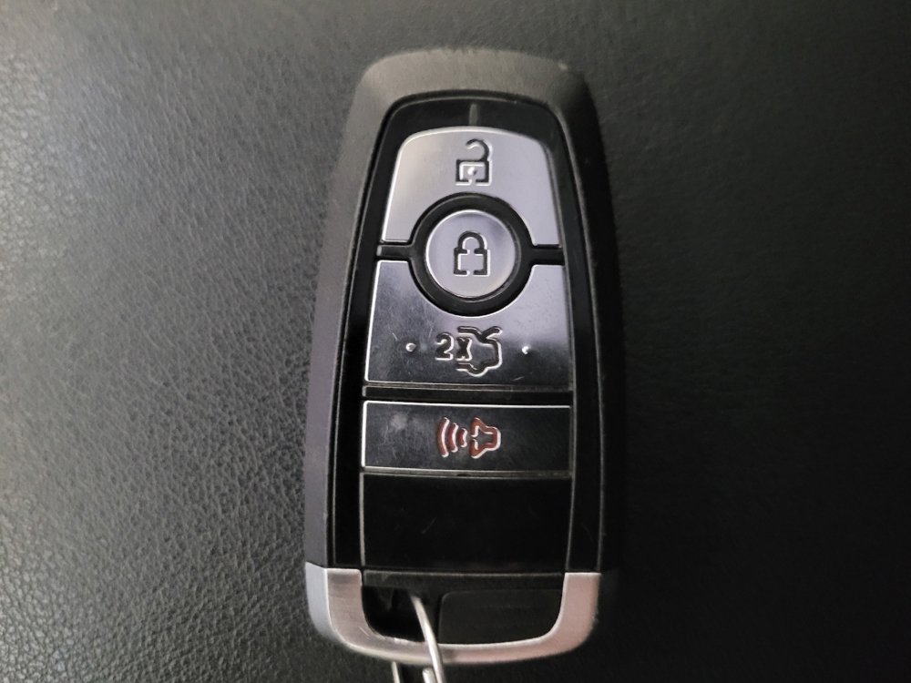 Used 2017 Ford Edge Titanium image 32