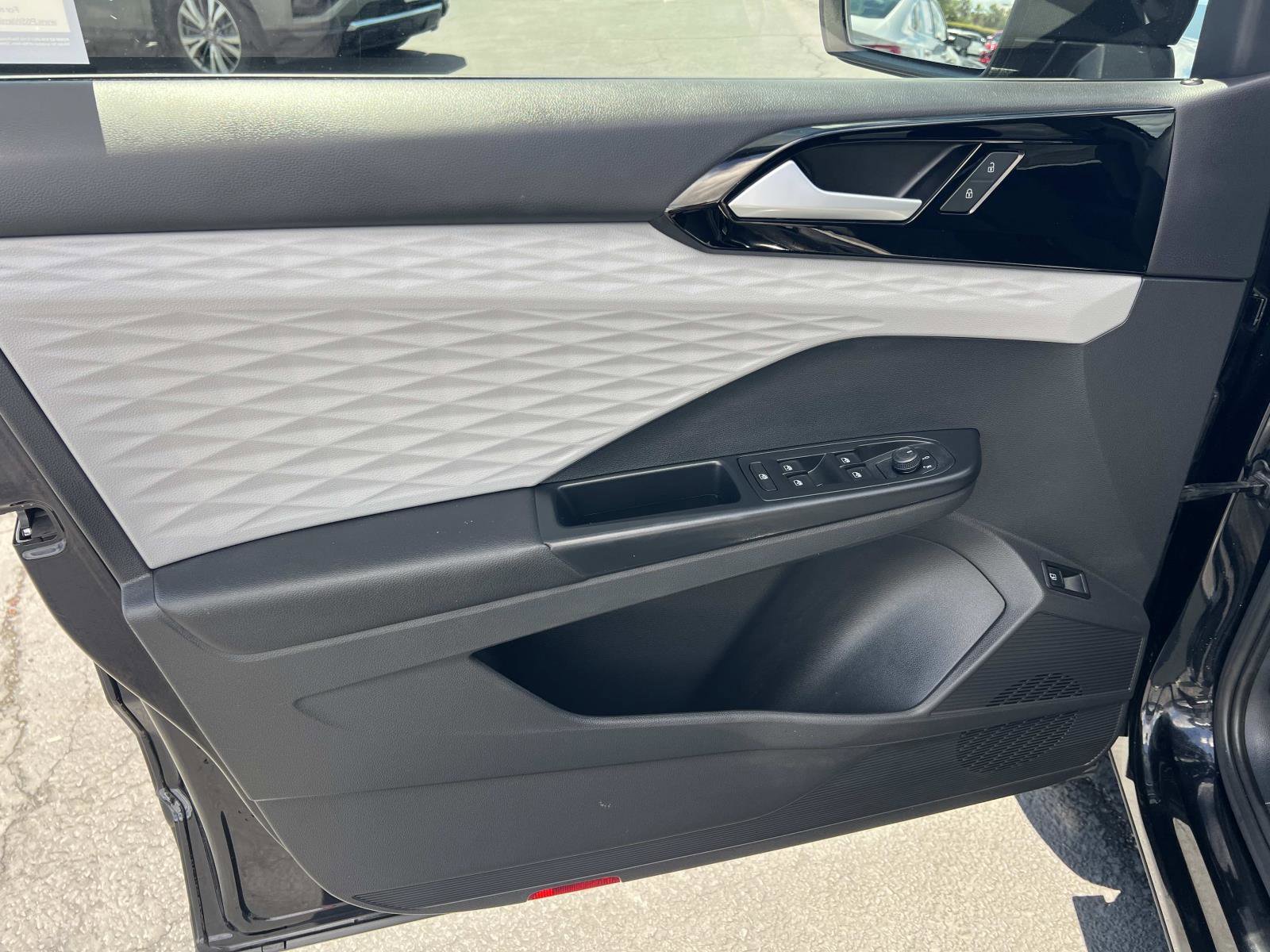 Used 2022 Volkswagen Taos S image 6