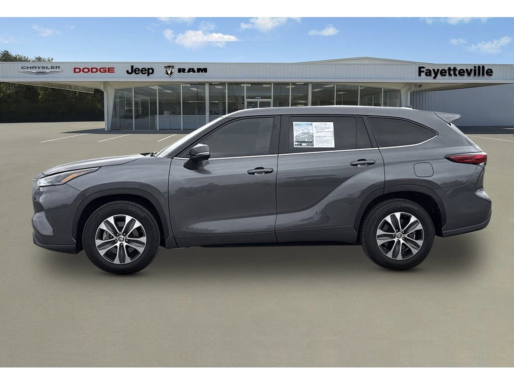 Used 2023 Toyota Highlander XLE FWD image 6