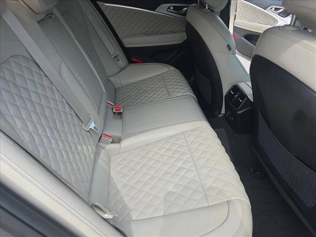 Used 2022 Genesis G70 3.3T RWD image 11