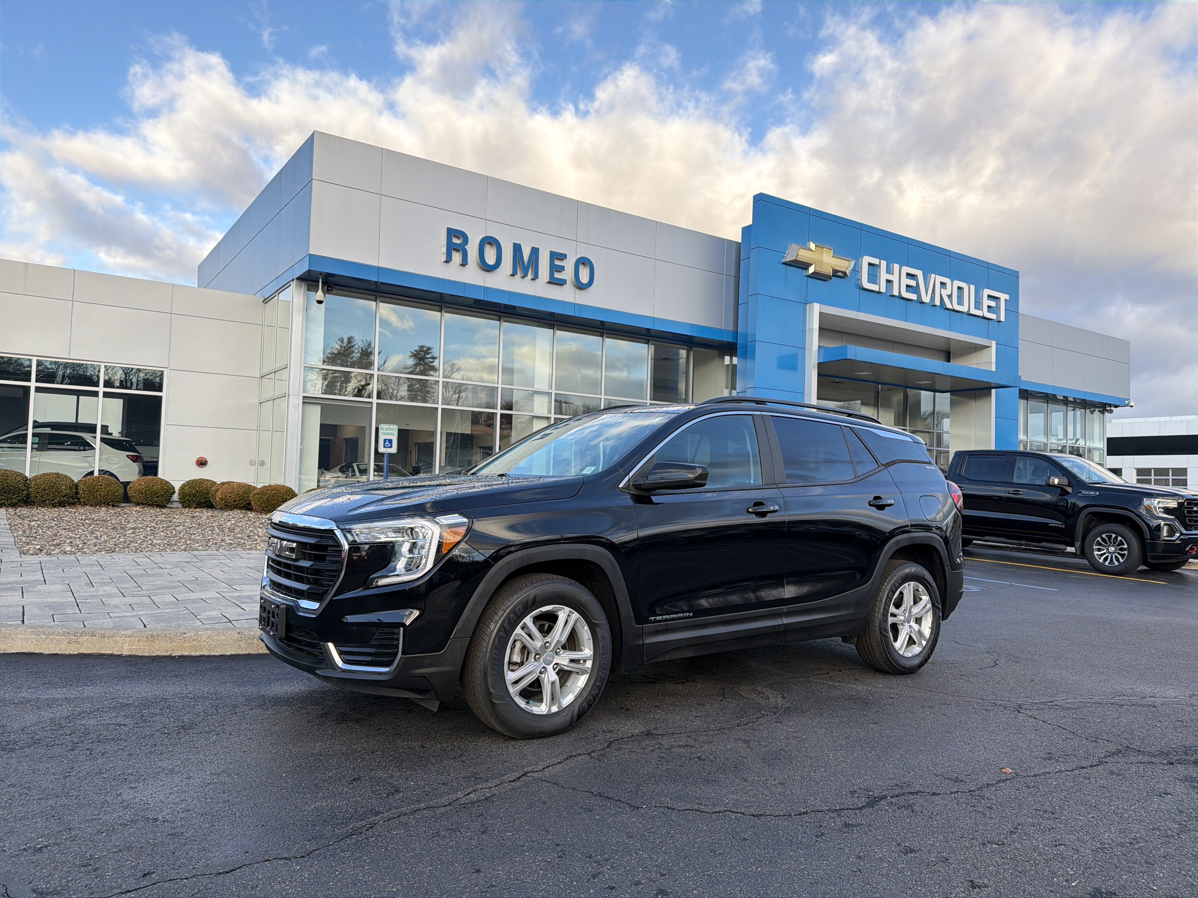 Used 2022 GMC Terrain SLE w/ Driver Convenience Package