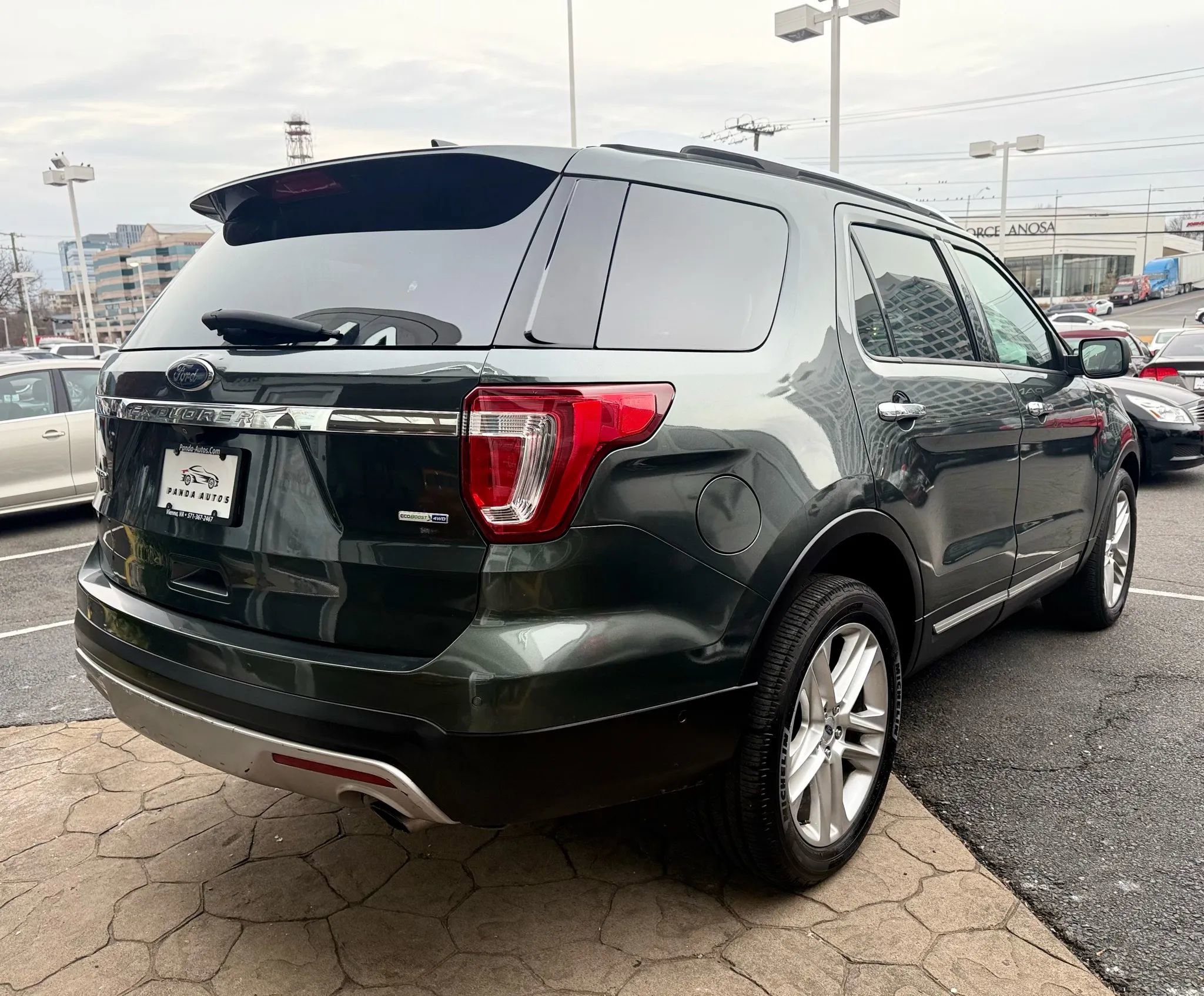 Used 2016 Ford Explorer Limited w/ Equipment Group 301A image 7