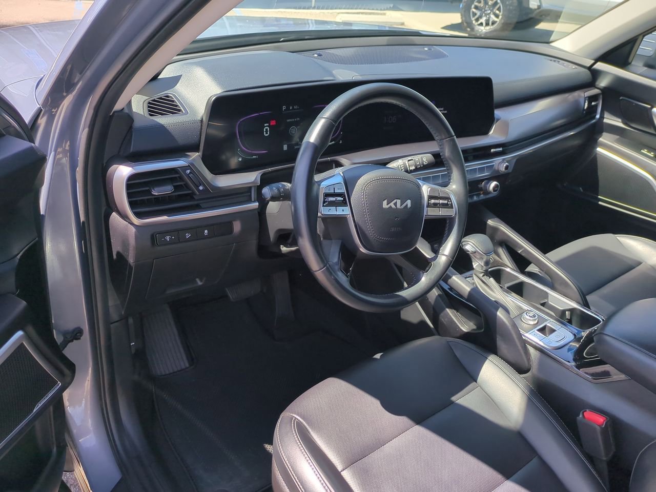 Used 2024 Kia Telluride LX FWD image 10