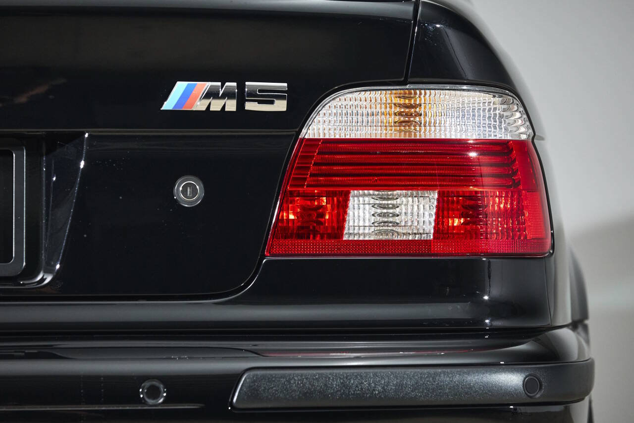 Used 2003 BMW M5 RWD image 24