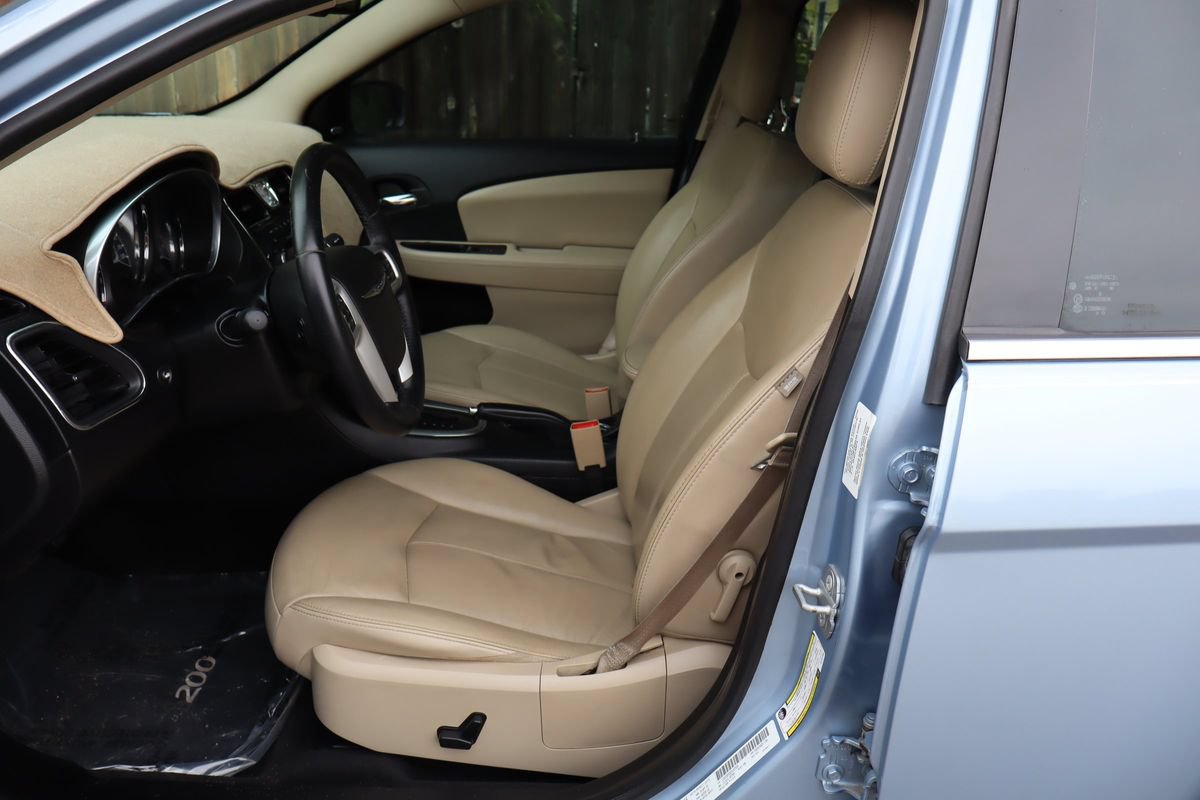 Used 2014 Chrysler 200 Limited FWD image 19