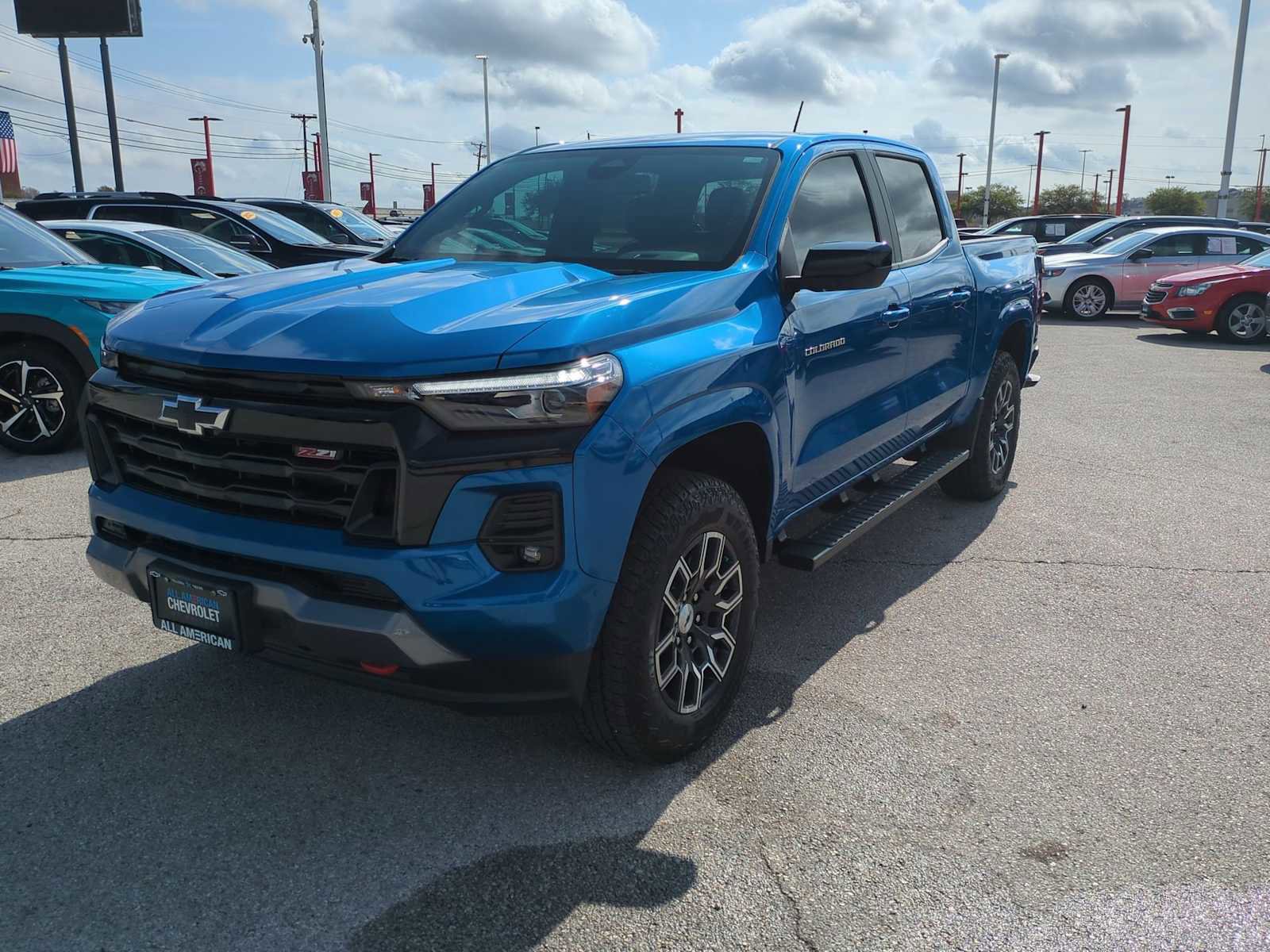 Used 2023 Chevrolet Colorado Z71 w/ Z71 Convenience Package 2 image 4