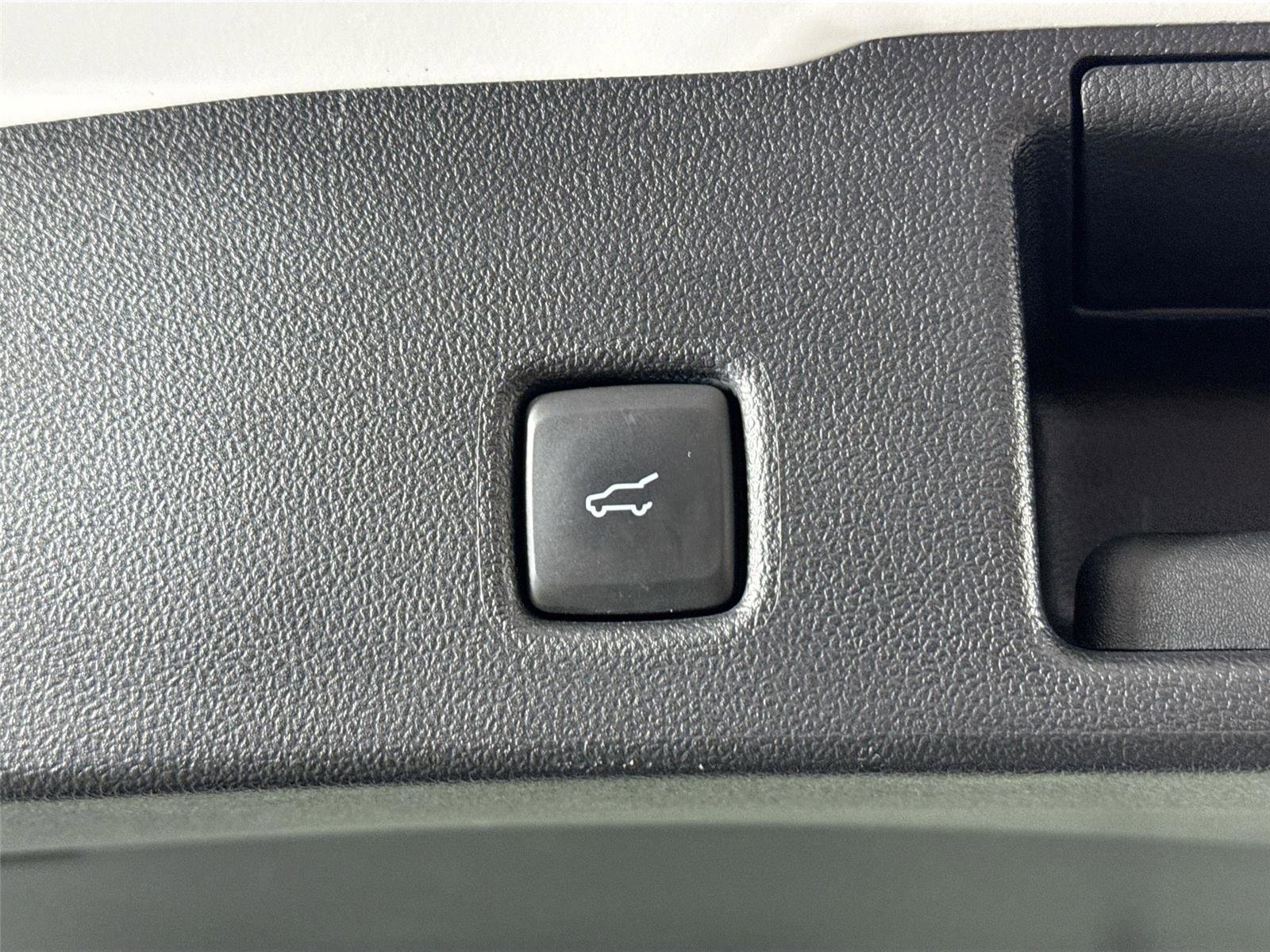 Used 2022 Ford Escape SEL w/ Technology Package image 40