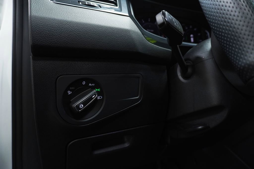 Used 2023 Volkswagen Tiguan SEL R-Line image 21