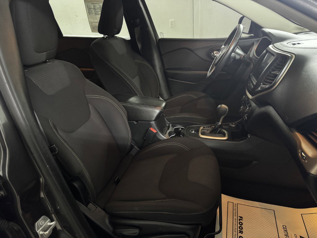 Used 2016 Jeep Cherokee Latitude w/ Comfort/Convenience Group image 79