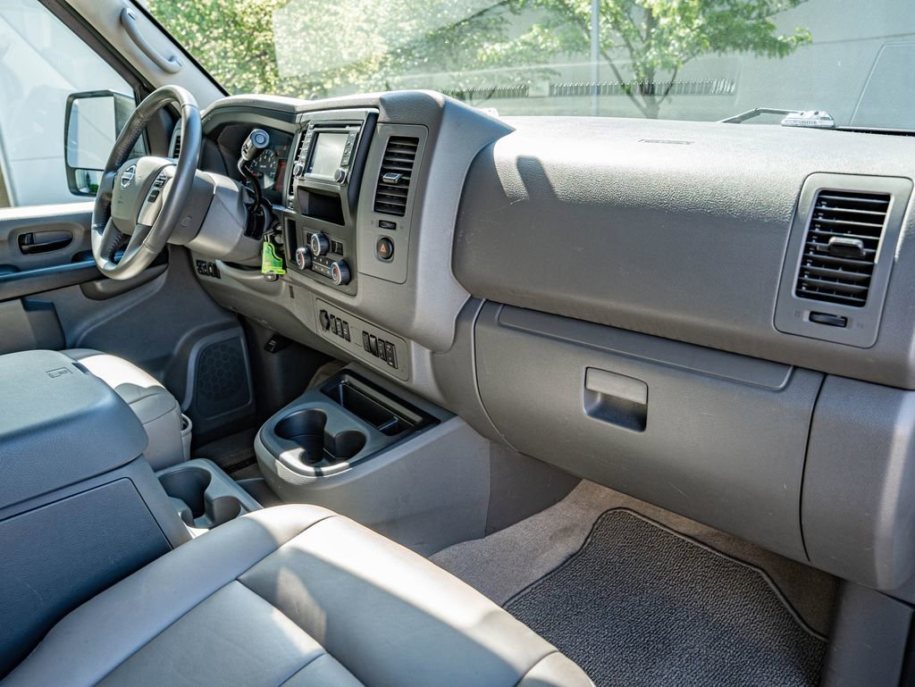 Used 2016 Nissan NV 3500 SL RWD image 34