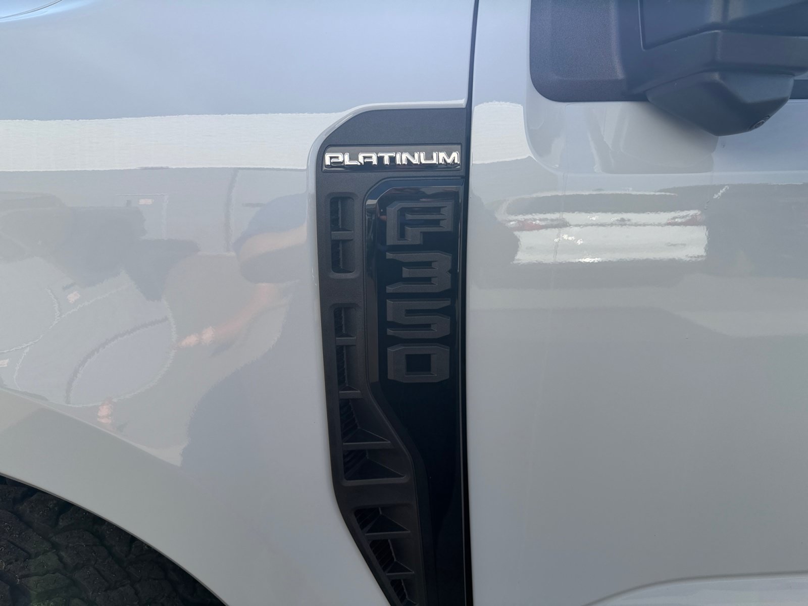 Used 2026 Ford F350 Platinum w/ Tremor Off-Road Package AWD/4WD image 12