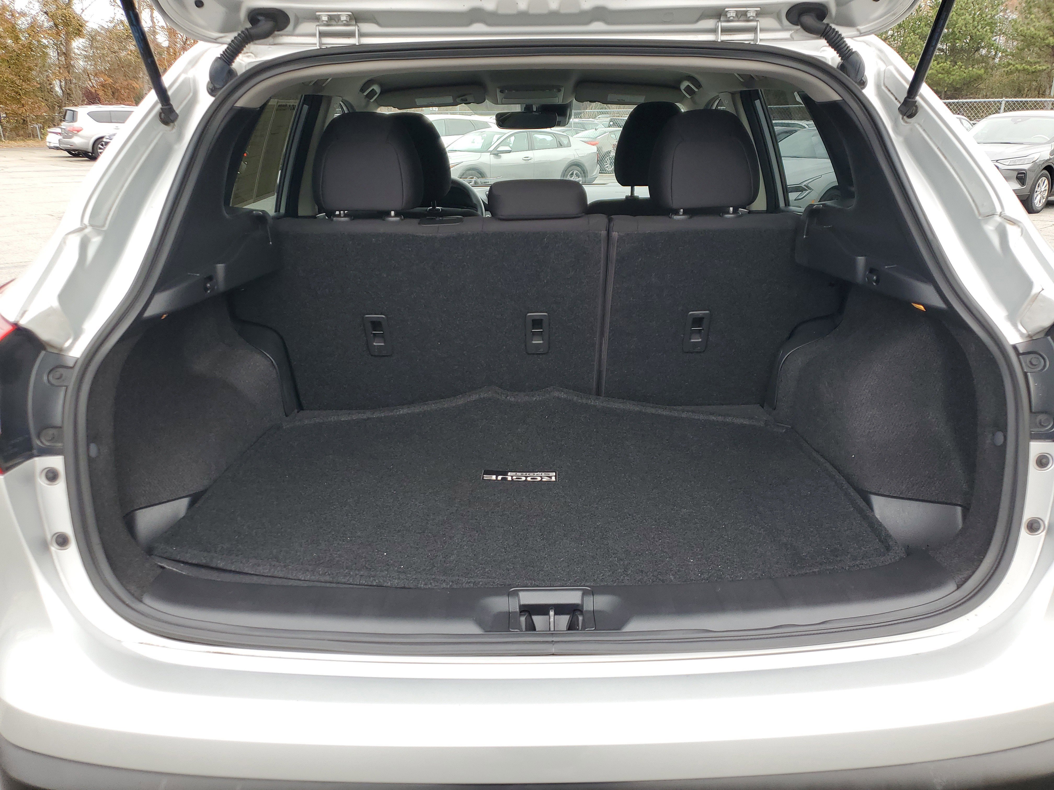 Used 2021 Nissan Rogue Sport S image 9