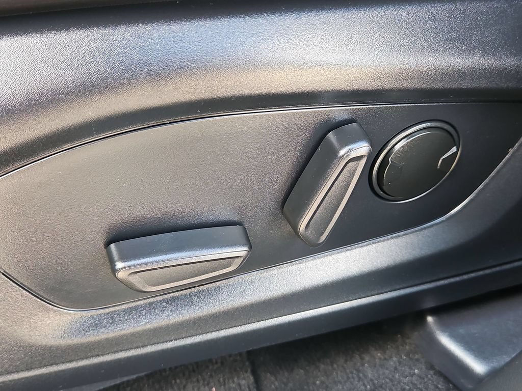 Used 2025 Ford Explorer ST-Line w/ ST-Line Street Pack AWD/4WD image 14
