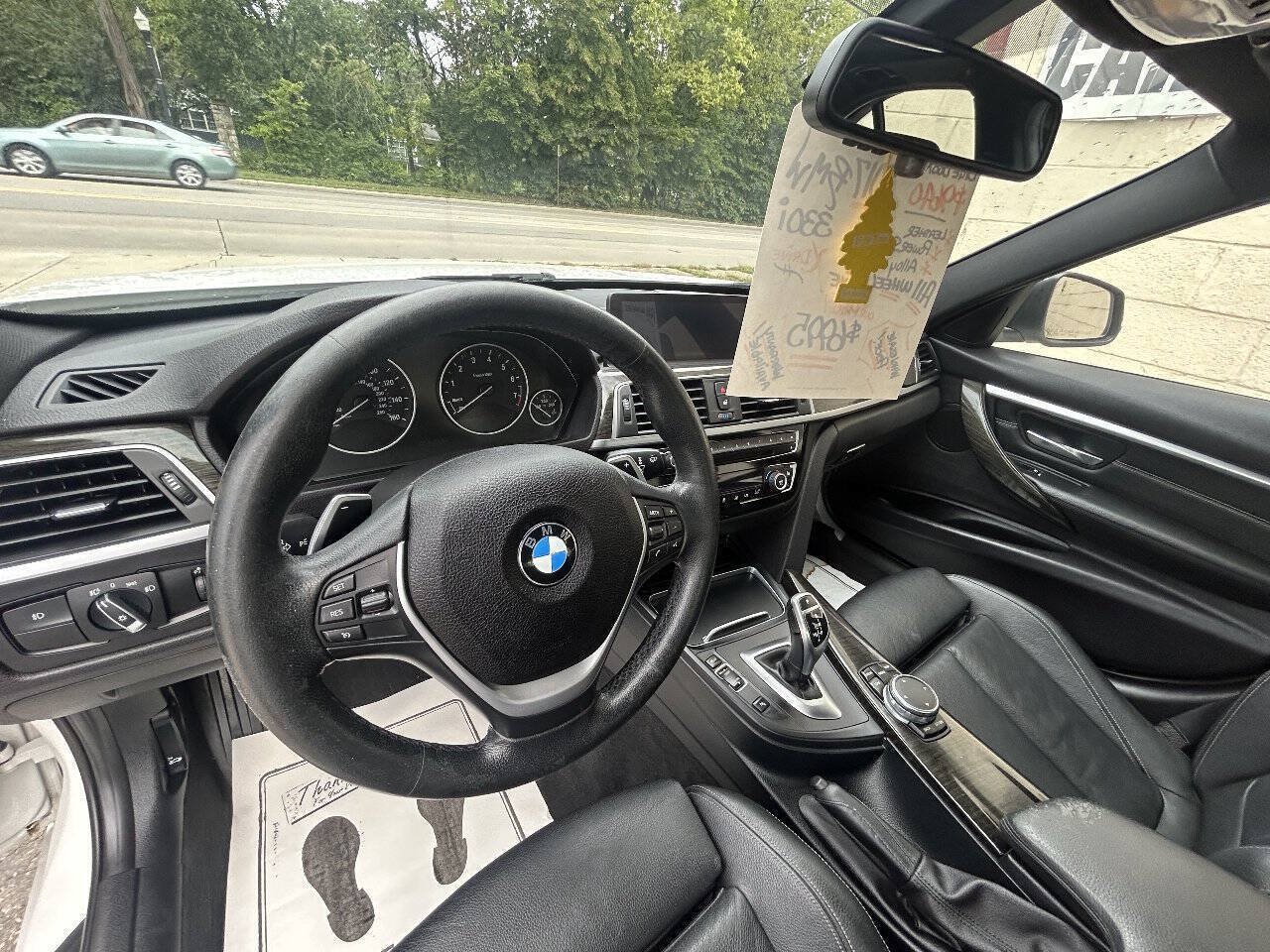 Used 2017 BMW 330i xDrive Sedan AWD/4WD image 5