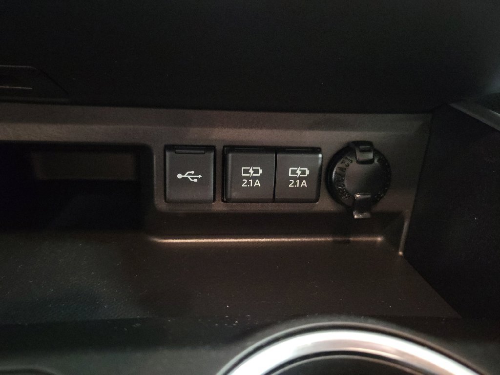 Used 2021 Toyota Highlander XLE AWD/4WD image 21