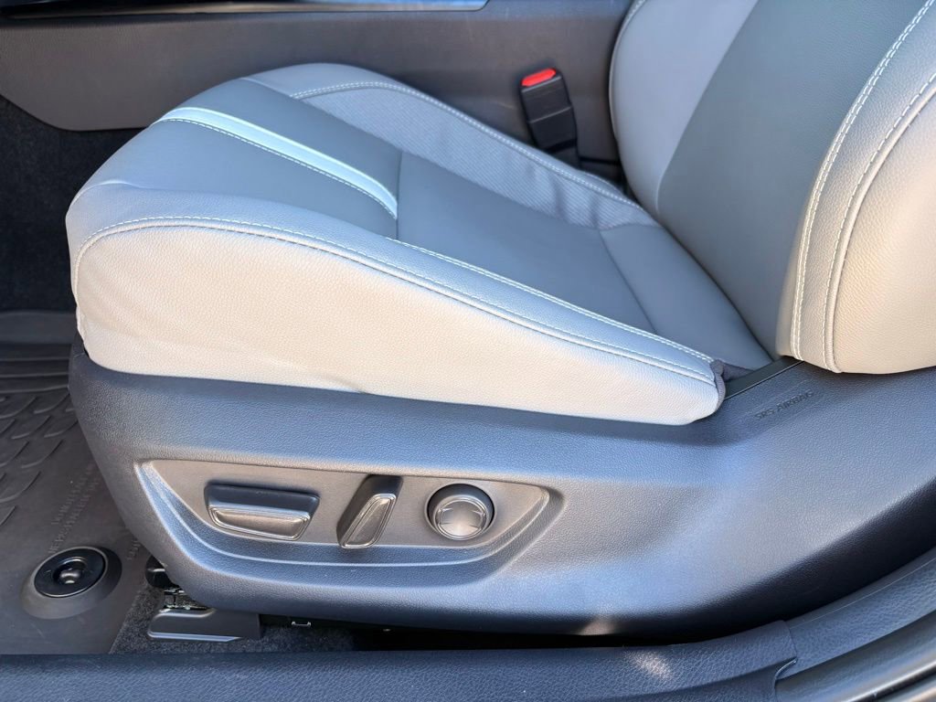 Used 2025 Toyota Camry SE w/ Convenience Package image 26