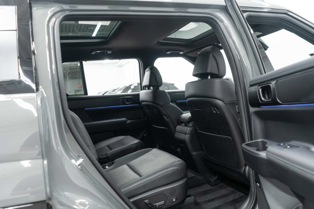 Used 2024 Hyundai Santa Fe Calligraphy AWD/4WD image 12