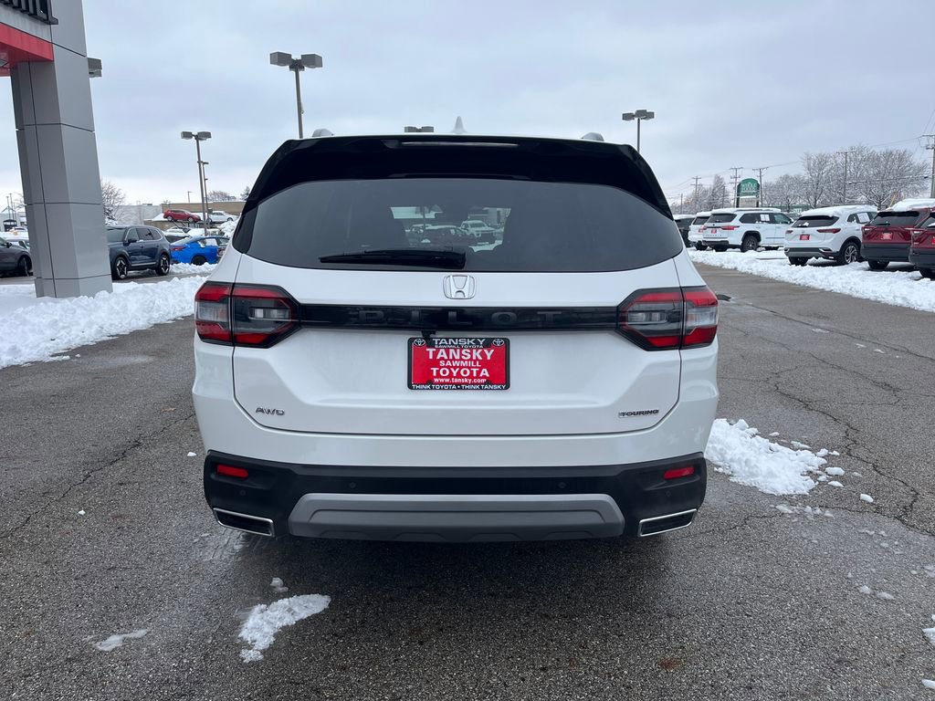 Used 2025 Honda Pilot Touring image 4