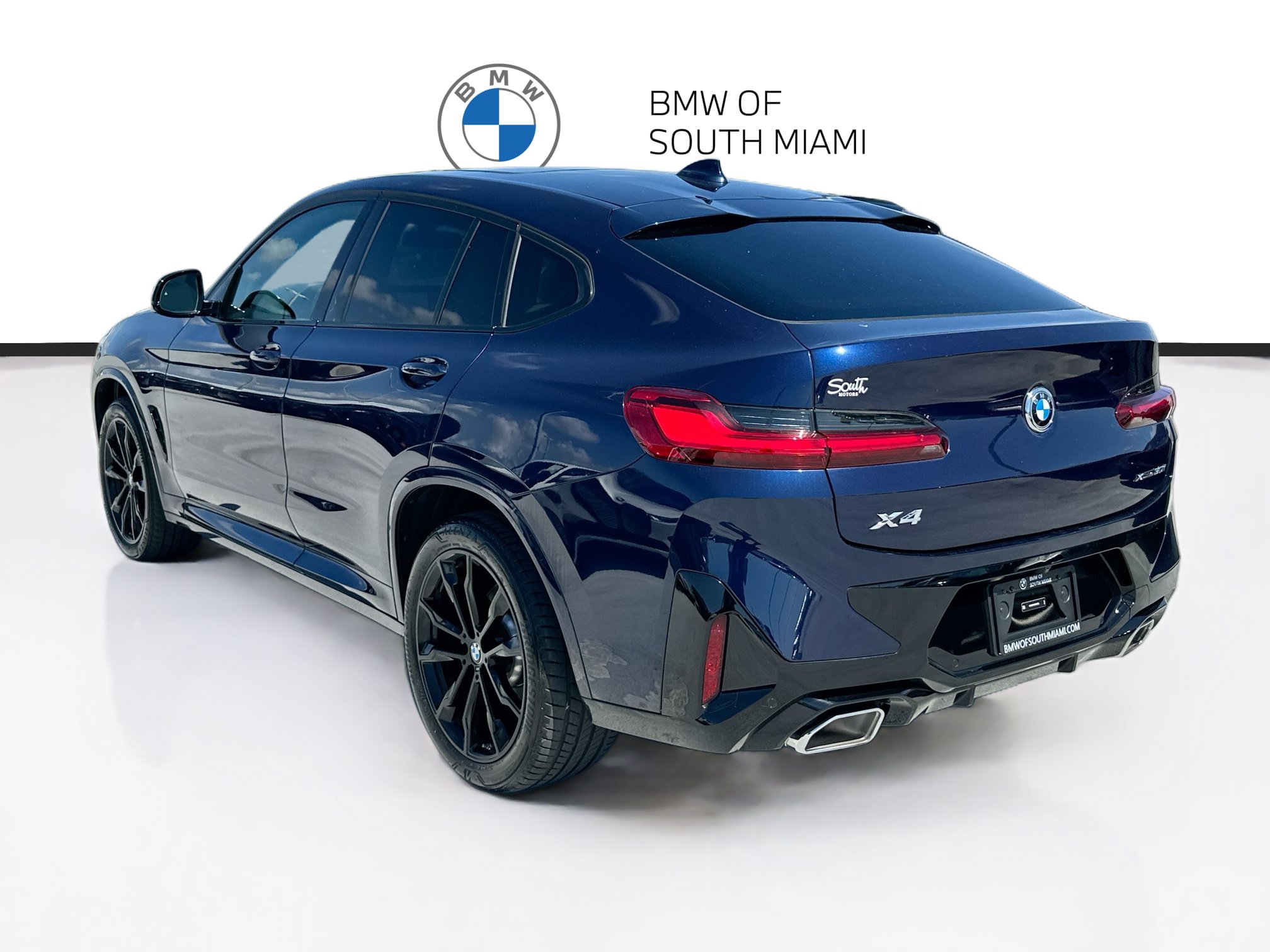 Used 2024 BMW X4 xDrive30i w/ M Sport Package AWD/4WD image 5