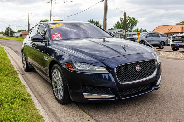 Used 2018 Jaguar XF Premium AWD/4WD image 3