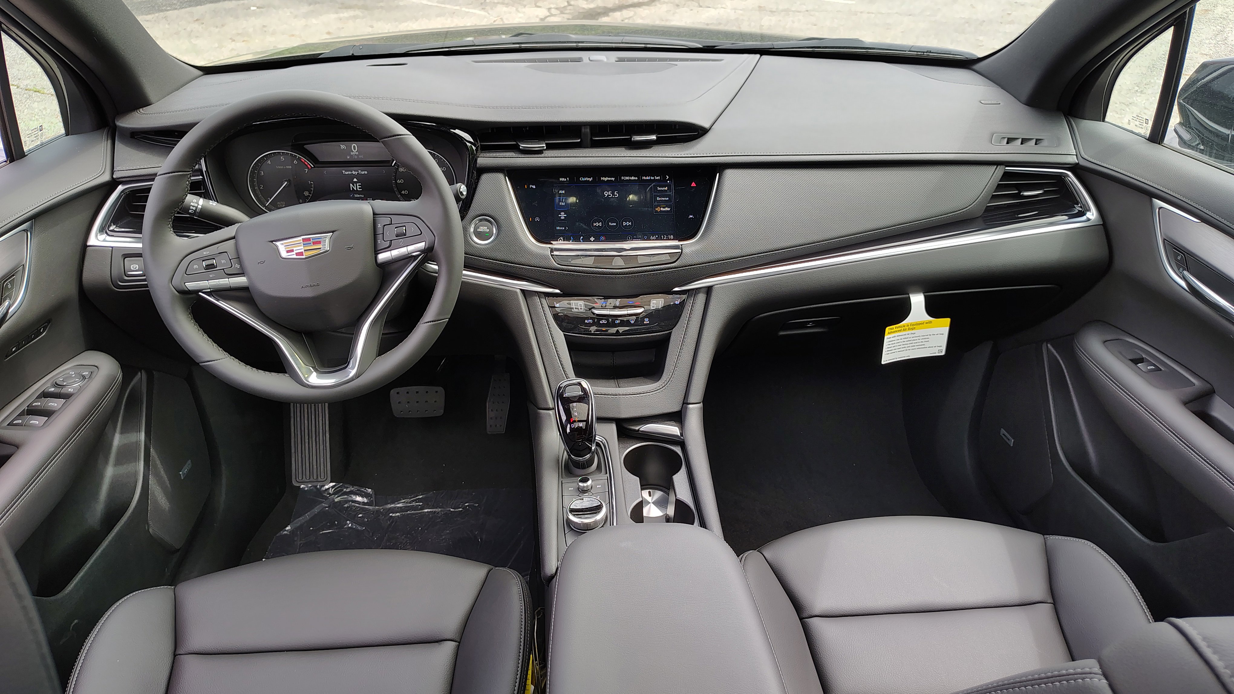 New 2025 Cadillac XT6 Luxury image 10