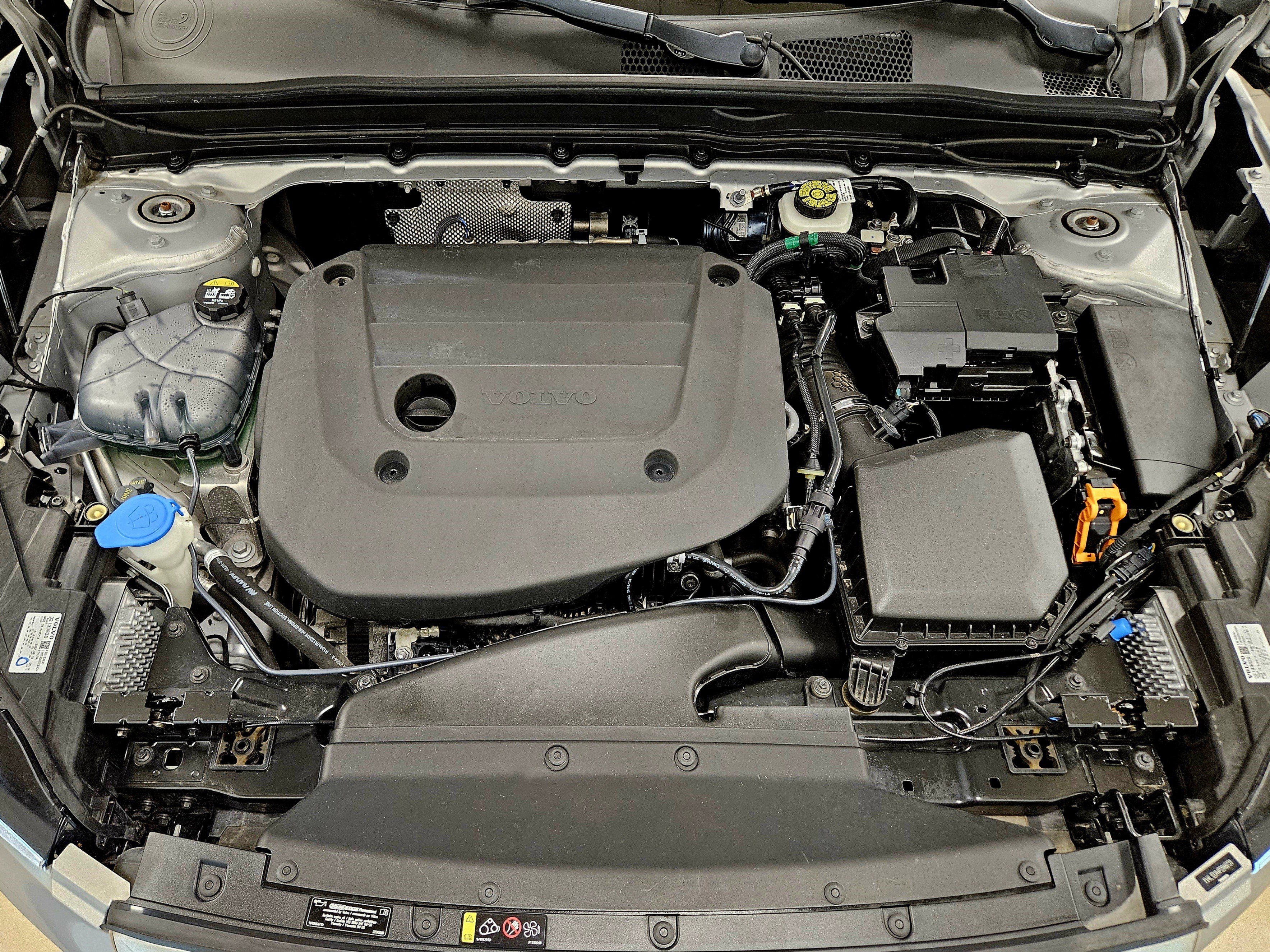 Used 2023 Volvo XC40 B5 Ultimate image 37