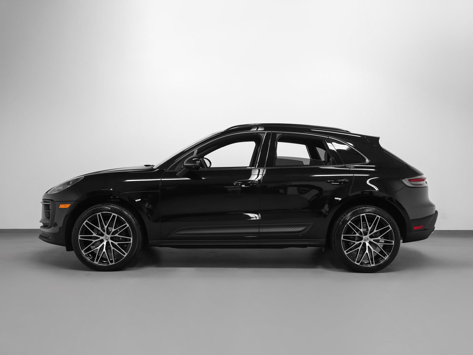 New 2026 Porsche Macan AWD/4WD image 2