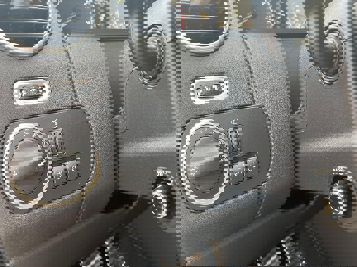 Used 2015 Land Rover LR4 HSE LUX image 16