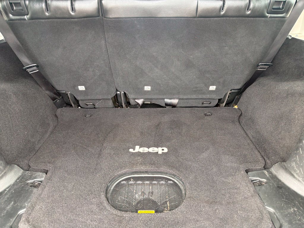 Used 2016 Jeep Wrangler Unlimited Sahara w/ Connectivity Group AWD/4WD image 17