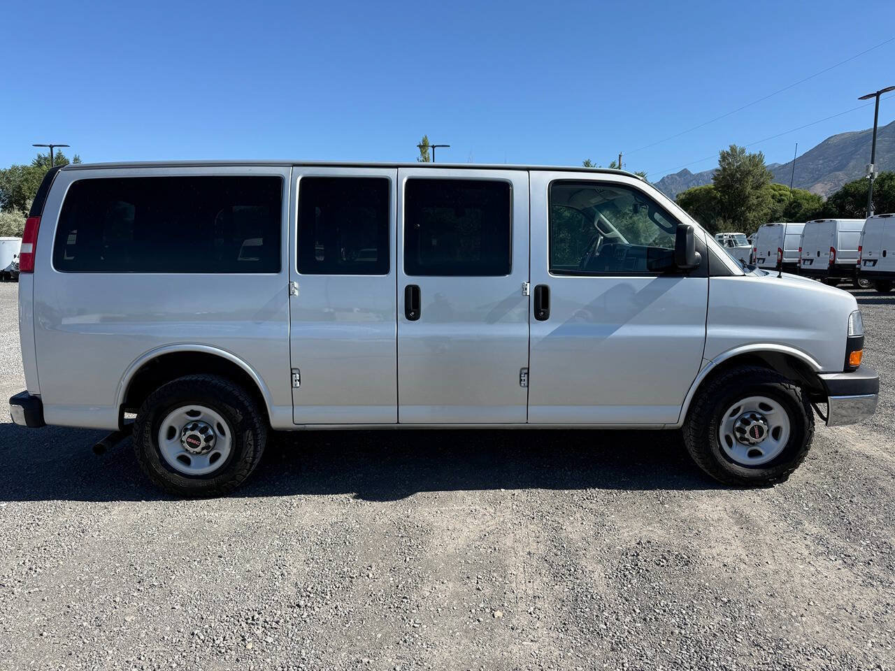 Used 2016 GMC Savana 3500 LT w/ LT Preferred Equipment Group RWD image 2
