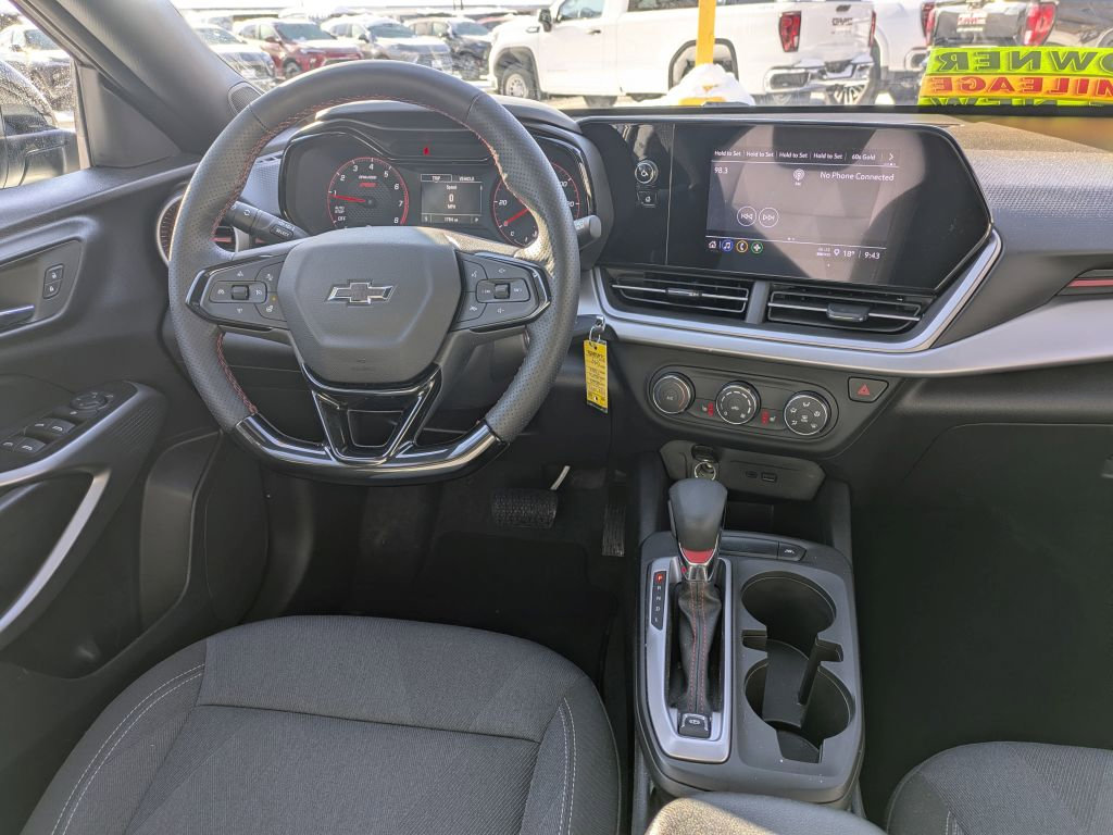 Certified 2025 Chevrolet Trax RS w/ Sunroof Package image 15