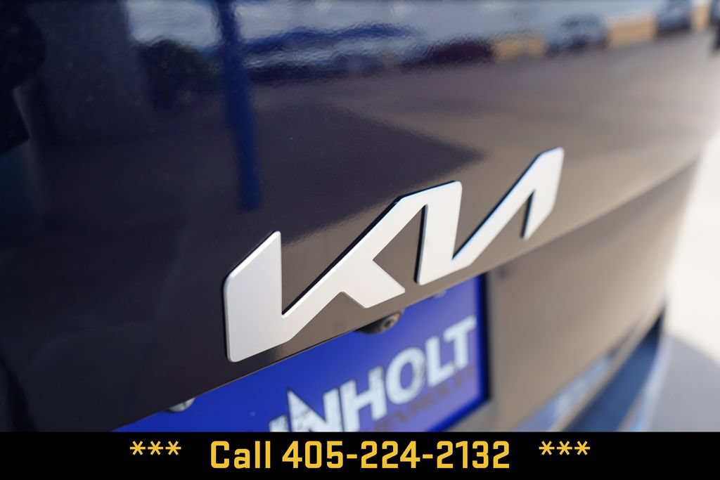 Used 2026 Kia Carnival LXS FWD image 5