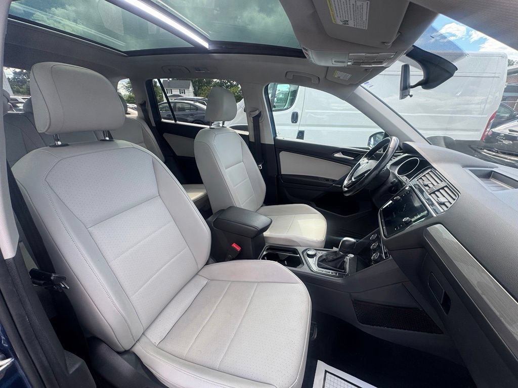 Used 2018 Volkswagen Tiguan SE w/ Panoramic Sunroof Package AWD/4WD image 18