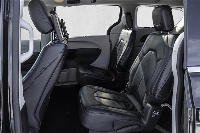 Used 2019 Chrysler Pacifica Touring-L Plus image 23